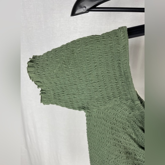 Bp. Green Smocked Off-the-Shoulder Top Size Medium (8-10) NWT - Picture 6 of 11